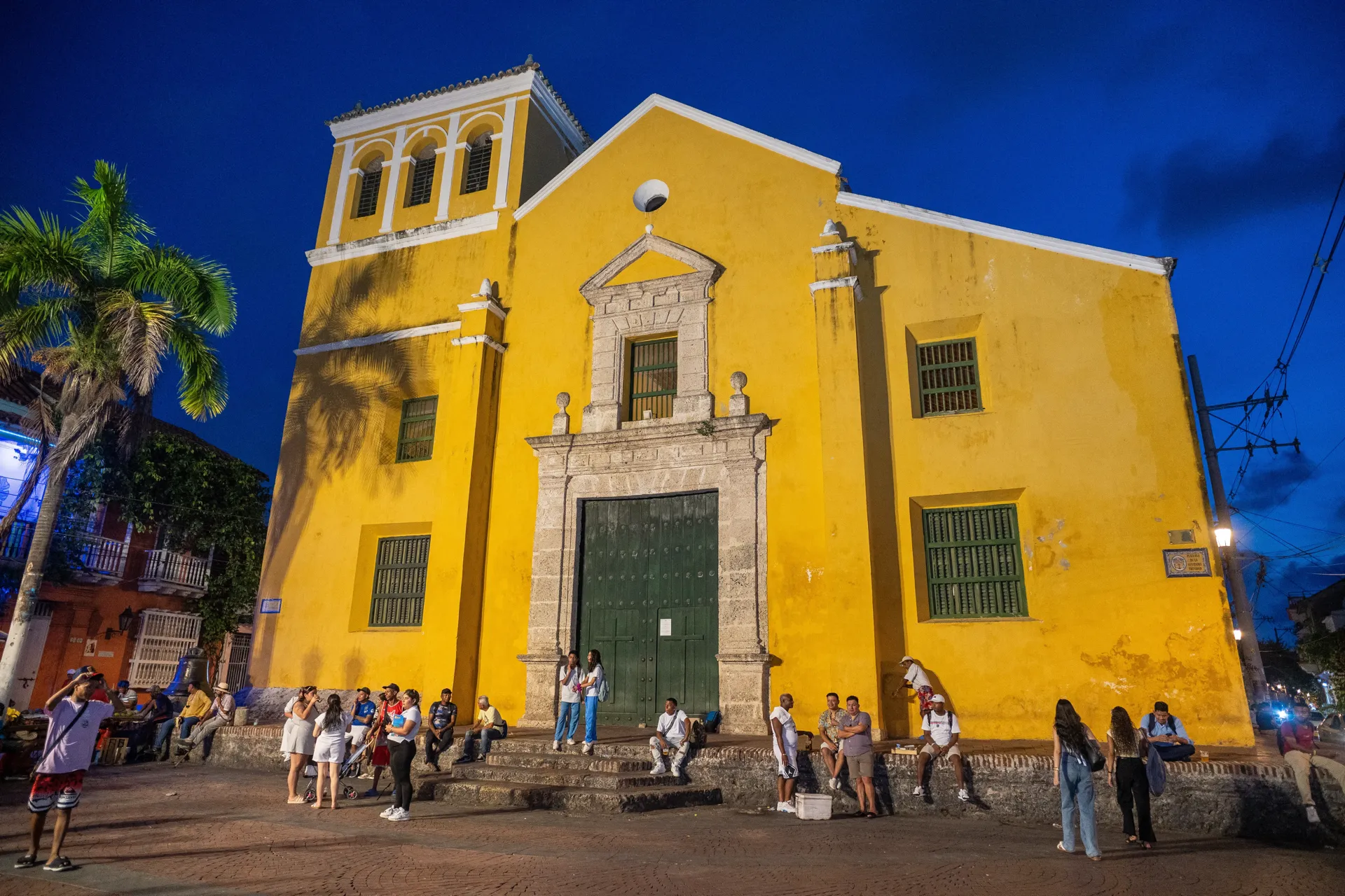 Christmas in Cartagena 2026: Lights, Noche de Velitas (Dec 7) & What's Open on Dec 24–25